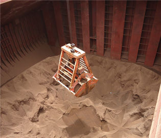 중국 12m ³ 배 갑판 기중기 선적 모래 석탄을 위한 25 톤 원격 제어 횡령 협력 업체
